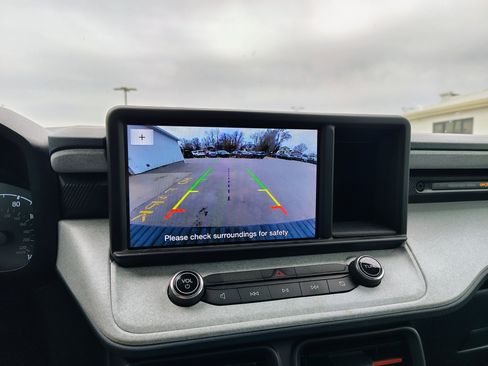 Used 2024 Ford Maverick XLT image 3