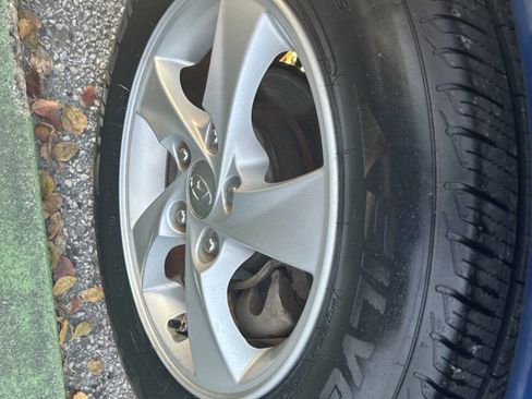 Used 2015 Hyundai Elantra SE image 15