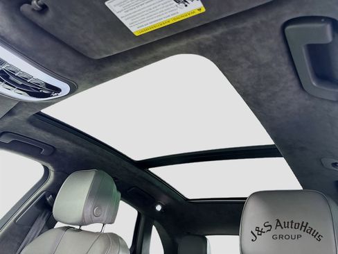 Used 2021 Porsche Macan Turbo image 16