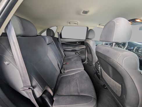 Used 2020 Kia Sorento AWD V6 image 26
