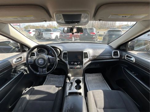 Used 2012 Jeep Grand Cherokee Laredo w/ Laredo E Group image 28