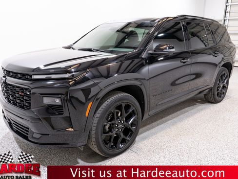 Used 2024 Chevrolet Traverse RS image 2