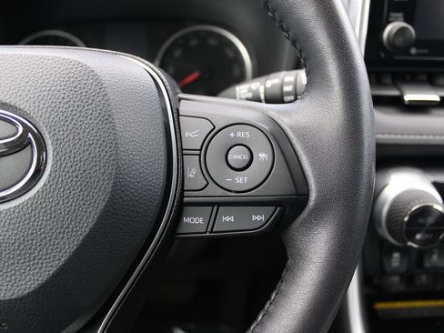 Used 2021 Toyota RAV4 XLE Premium AWD/4WD image 19