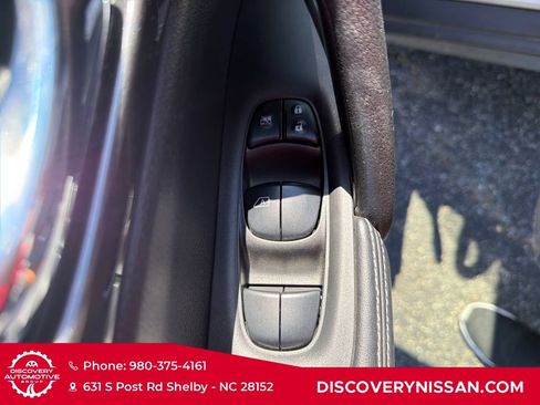 Used 2019 Nissan Rogue SV w/ Premium Package FWD image 11
