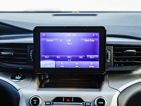 Used 2020 Ford Explorer XLT image 14