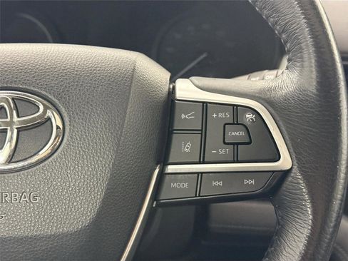 Certified 2021 Toyota Sienna XLE image 18