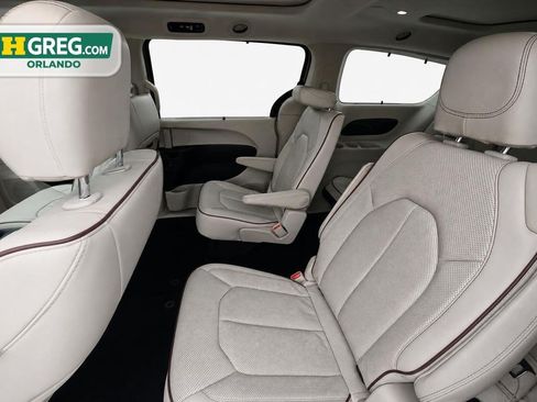 Used 2020 Chrysler Pacifica Limited FWD image 17