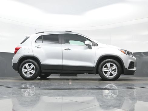 Used 2018 Chevrolet Trax LT w/ Driver Confidence Package FWD image 31