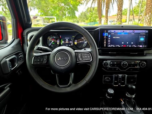 Used 2024 Jeep Wrangler Unlimited w/ Convenience Group AWD/4WD image 4