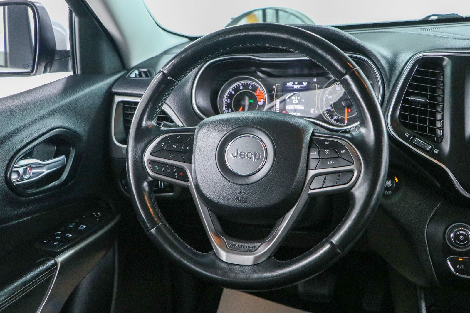 Used 2021 Jeep Cherokee Latitude Lux AWD/4WD image 12