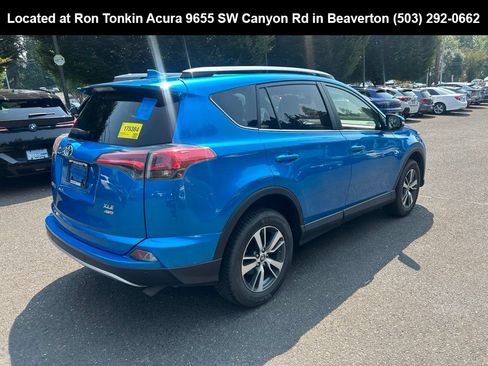Used 2017 Toyota RAV4 XLE AWD/4WD image 4