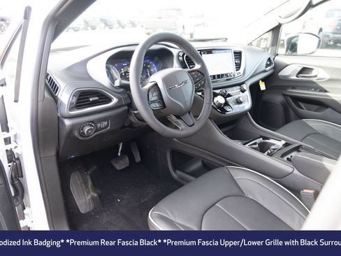 New 2026 Chrysler Pacifica Limited w/ S Appearance Package AWD/4WD image 4