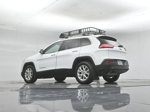 Used 2017 Jeep Cherokee Latitude FWD image 52