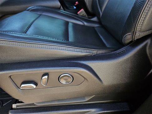 Used 2021 GMC Yukon Denali w/ Denali Premium Package image 22