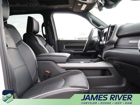 Used 2025 RAM 3500 Laramie w/ Sport Appearance Package AWD/4WD image 9