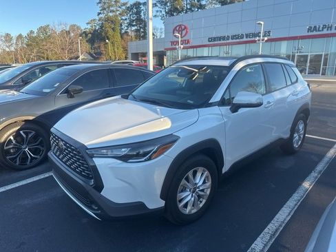 Used 2024 Toyota Corolla Cross LE image 2