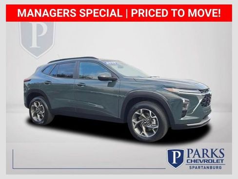 Certified 2025 Chevrolet Trax LT FWD image 1