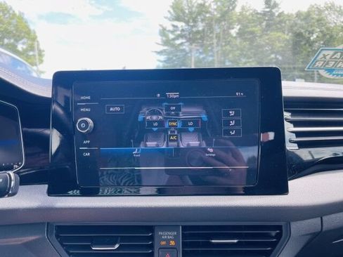 Used 2025 Volkswagen Jetta Sport FWD image 25