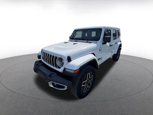 Used 2025 Jeep Wrangler Sahara AWD/4WD image 2