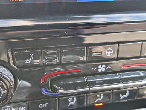 Used 2025 Jeep Grand Cherokee Limited image 33