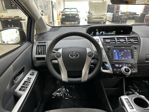 Used 2012 Toyota Prius V image 19