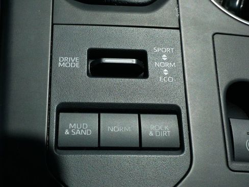 Used 2023 Toyota Highlander XLE AWD/4WD image 20