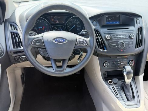 Used 2017 Ford Focus SE FWD image 9