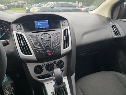 Used 2014 Ford Focus SE FWD image 16