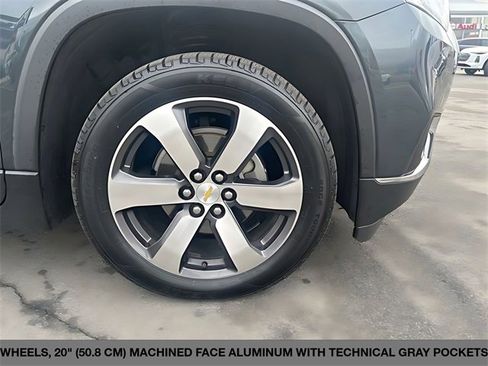 Used 2018 Chevrolet Traverse LT w/ LPO, Black Accent Package image 11