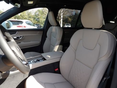 New 2026 Volvo XC90 B6 Plus w/ Protection Package Premier AWD/4WD image 13