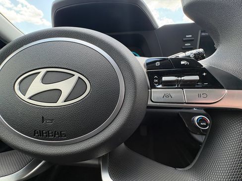Used 2026 Hyundai Elantra Hybrid FWD image 28