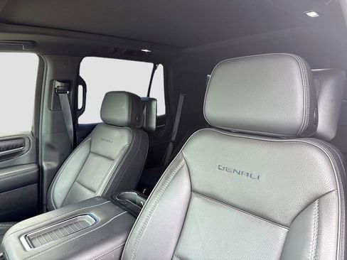 Used 2023 GMC Yukon Denali w/ Denali Reserve Package RWD image 13