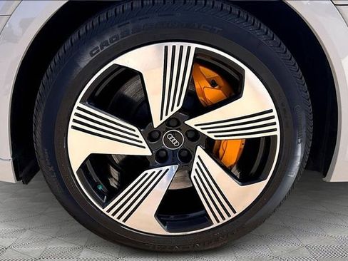 Used 2022 Audi e-tron Premium Plus w/ Premium Plus Package image 8