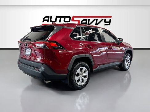 Used 2024 Toyota RAV4 LE AWD/4WD image 7