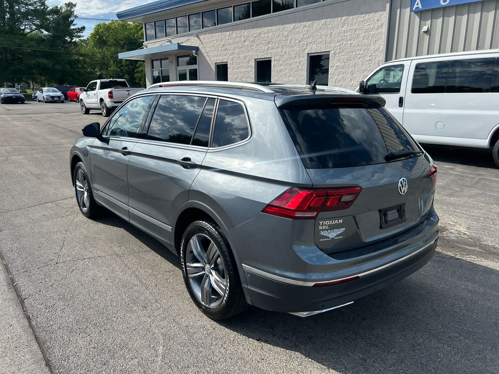 Used 2020 Volkswagen Tiguan SEL AWD/4WD image 6