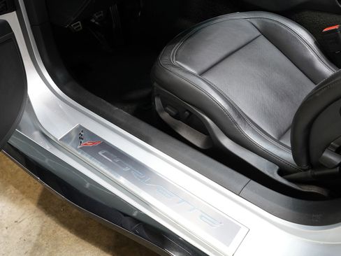 Used 2018 Chevrolet Corvette Stingray Coupe RWD image 44