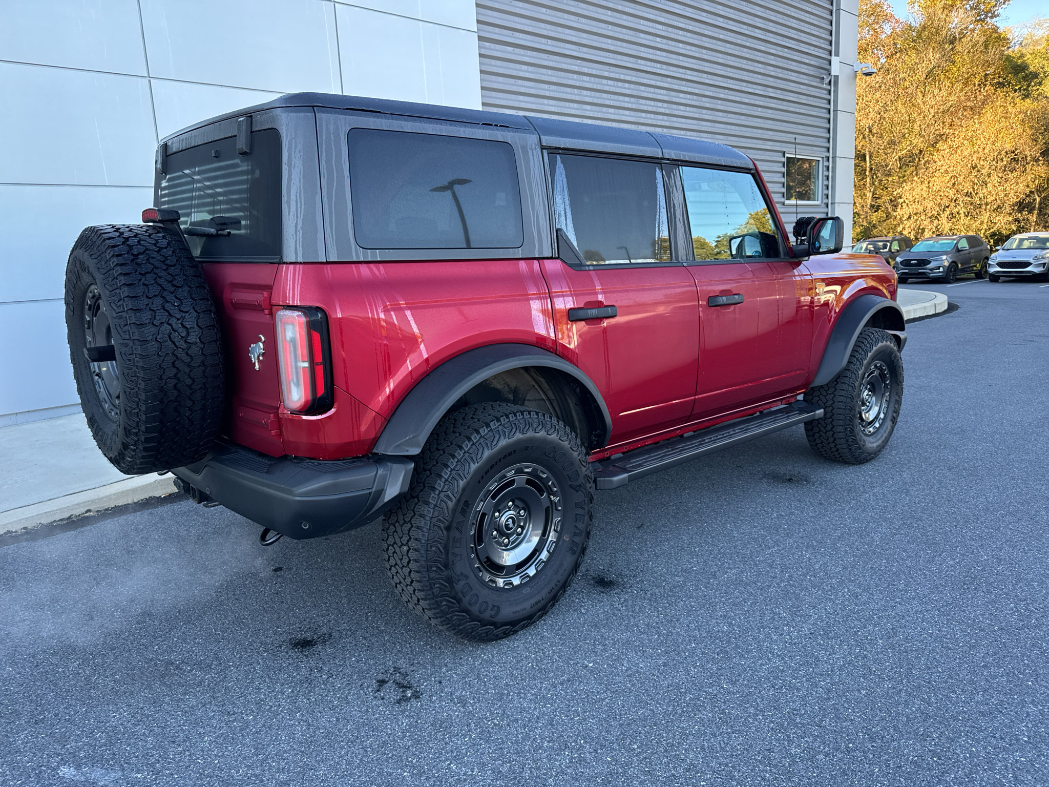 Used 2025 Ford Bronco Badlands w/ Sasquatch Package AWD/4WD image 6