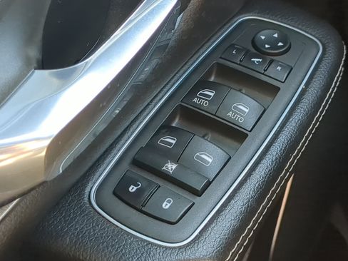 Used 2022 RAM 1500 Laramie AWD/4WD image 23