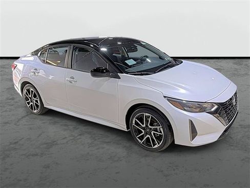 Used 2025 Nissan Sentra SR FWD image 5