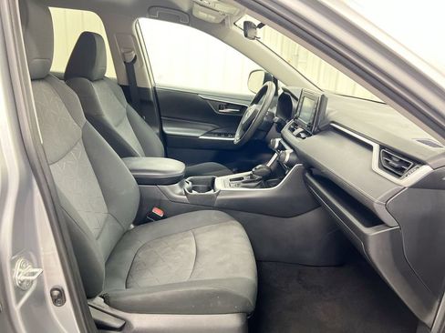 Used 2021 Toyota RAV4 XLE FWD image 21