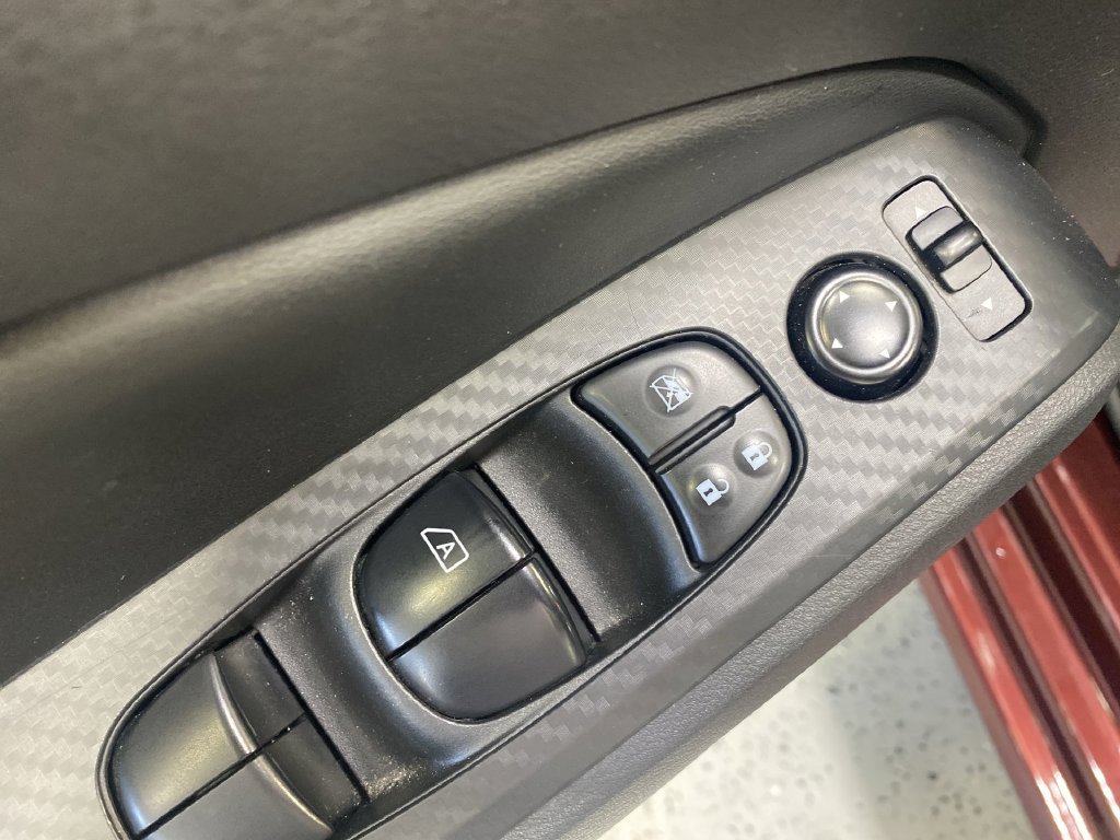 Used 2025 Nissan Altima 2.5 SV FWD image 31