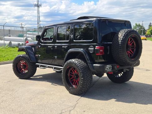 Used 2022 Jeep Wrangler Unlimited Rubicon w/ Steel Bumper Group AWD/4WD image 13