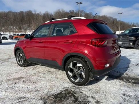 Used 2023 Hyundai Venue Limited image 6