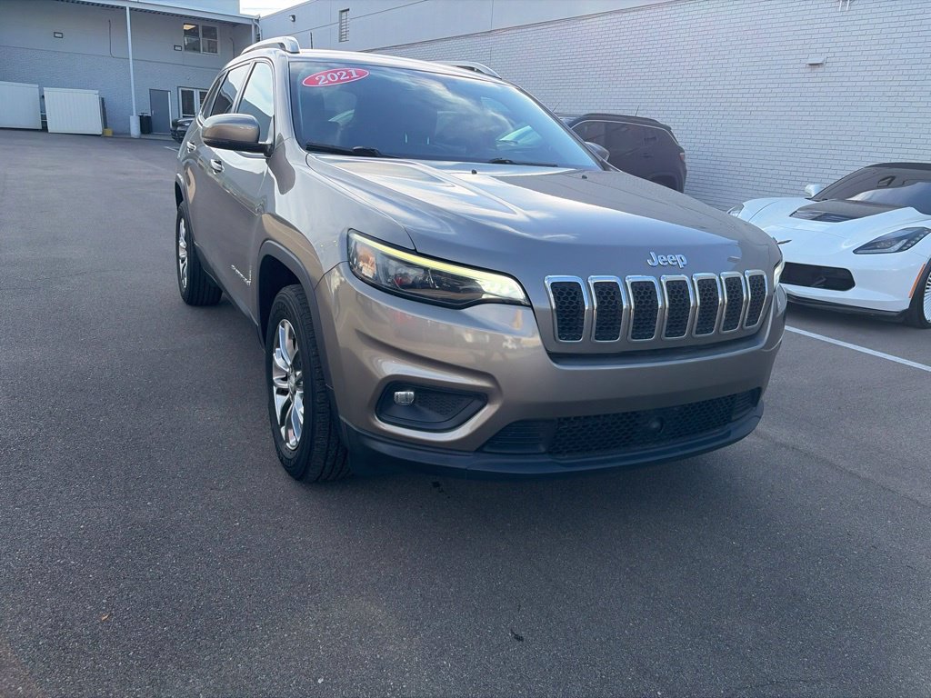 Used 2021 Jeep Cherokee Latitude Lux AWD/4WD image 3