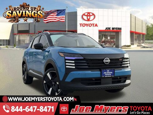 Used 2025 Nissan Kicks SR w/ Illumination Package image 1