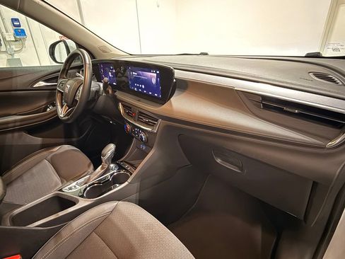 Used 2025 Buick Encore GX Preferred FWD image 29