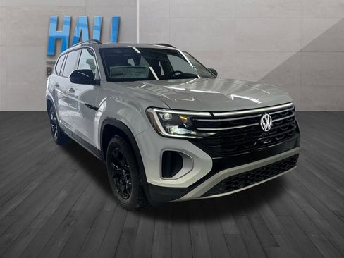 New 2026 Volkswagen Atlas Peak Edition image 7