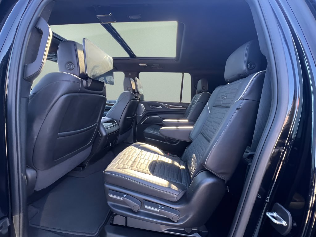 Used 2024 Cadillac Escalade ESV Sport Platinum w/ LPO, ONYX Package AWD/4WD image 17