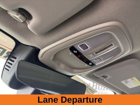 Used 2024 Volvo XC40 B5 Ultimate w/ Protection Package Premier image 18