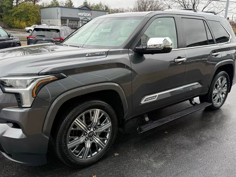 Used 2025 Toyota Sequoia Capstone image 9